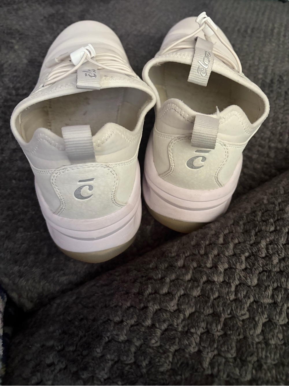 Clove Off-White Low-Top Sneakers